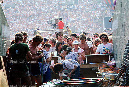 Audience, People, Crowds, JFK Stadium, Live Aid Benefit Concert, Philadelphia, Spectators, 1985