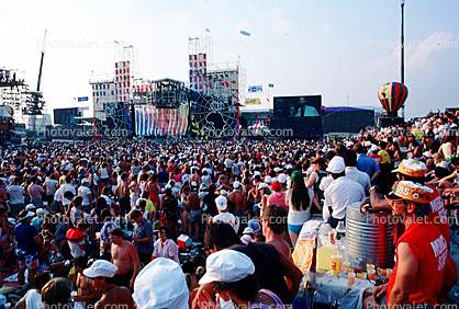 JFK Stadium, Live Aid Benefit Concert, 1985, Philadelphia, Audience, People, Crowds, Spectators