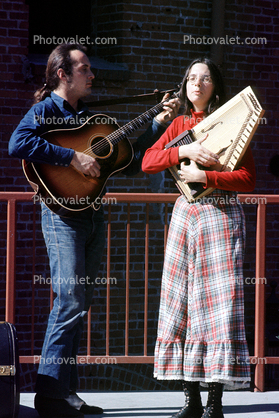 Guitar, Zither, Musicians, Singing, man, woman, 1971, 1970s