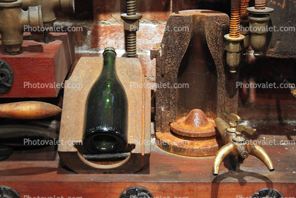 Corker, Corking, bottling, History