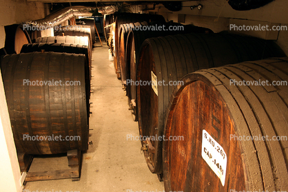 Wood, Wooden Barrels, Fermenting Tanks
