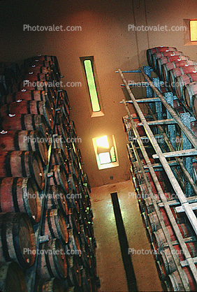 wine barrels, Oak Aging barrels, Wood, Wooden Barrels, Fermenting Tanks