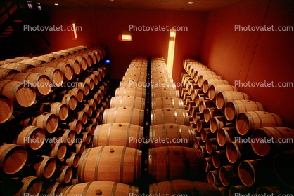 wine barrels, Oak Aging barrels, Fermenting Tanks, Wood, Wooden Barrels