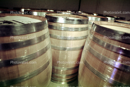 Oak Aging barrels, Wood, Wooden Barrels, Fermenting Tanks