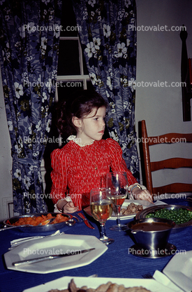 Dinne setting, glassware, plates, Girl, Tween