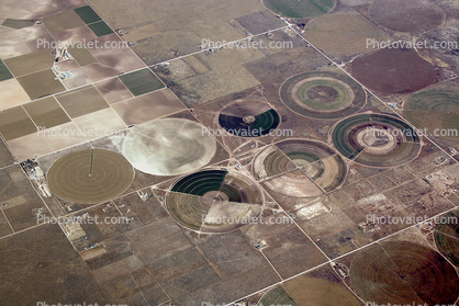 Circular Irrigation, over the Central Valley, near Fresno, patchwork, checkerboard patterns, Center-pivot irrigation