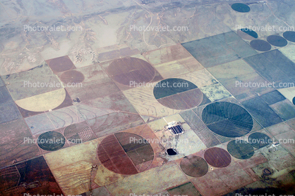 Circular Irrigation, over the Central Valley, near Fresno, patchwork, checkerboard patterns, farmfields, Center-pivot irrigation