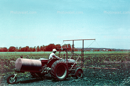 Pesticide applications, Tractor, 1940s, Herbicide, Insecticide, spraying, sprayer