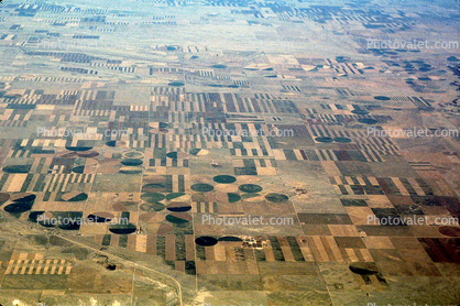 Center-pivot irrigation, patchwork, checkerboard patterns, farmfields