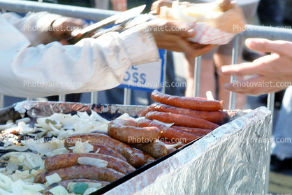 hot dog, wiener, sausage, meat, tube steak, BBQ, grill, onion, Barbecue, tubesteak, hotdog