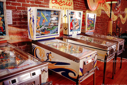Piinball Machines, 1950s Cafe