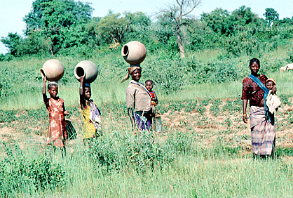 Women Carrying an Empty Jug, Dori