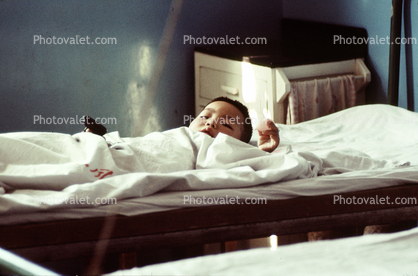 Boy with a Broken Arm, Toddler, bed, China