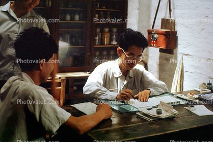 Apothecary Desk, Man, Male, Chinese Medicine, lab, drugs, China, June 1973, 1970s