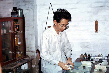 Apothecaries Canvas, Apothecary, Man, Male, Chinese Medicine, lab, drugs, Mortar and pestle, China, June 1973, 1970s
