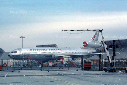 McDonnell Douglas, MD-11