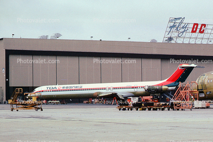 JA8462, McDonnell Douglas MD-81, TDA Toa Domestic Airlines, Long Beach, California, JT8D-217, JT8D