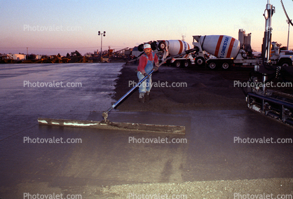 Leveling Device, leveler, pouring cement for a large floor