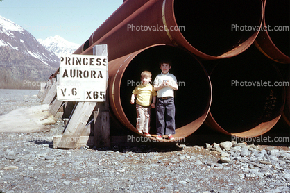 Alaska Pipeline, Princess Aurora, boys in a pipe