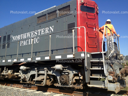 EMD GP9, NWP 1922, Laying down Fiber Optic Cables, 2014, Construction for the new SMART train, Northwestern Pacific