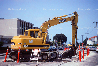 John Deere 120 Hydraulic Excavator, Tracked Vehicle, April 2001
