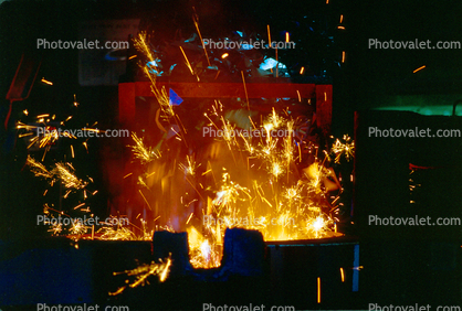 pouring molten metal, ladel, sparks
