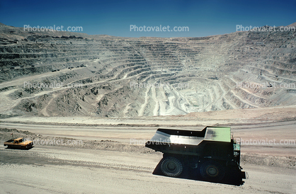 Giant Dump Truck, Open Pit Mine, Atacama Desert, diesel