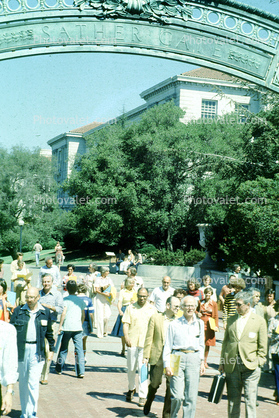 UC Berkeley, gate, Sather Gate, Sproul Plaza, Landmark, students, walking, arch, UCB