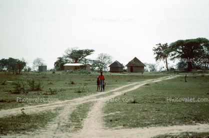 Dirt Road, Madzongwe