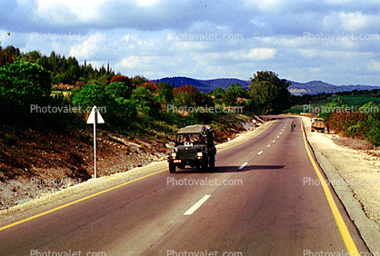 Jeep, Highway, near Bet Shemesh, IDF, Israeli Defense Force
