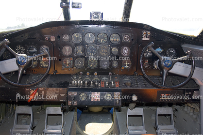 Grumman U-16 Albatross, Cockpit, US Coast Guard, steering wheels, pedals