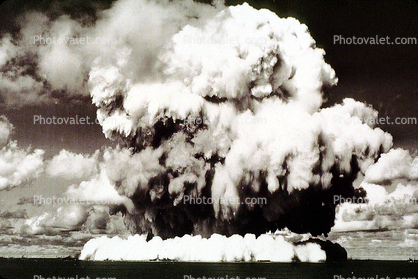Baker nuclear explosion, Bikini Atoll, Pacific Ocean, cauliflower cloud, water column, Baker Shot, July 25, 1946