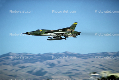 352, Republic F-105 Thunderchief, NAS Moffett Field (Federal Airfield), Mountain View, California, milestone of flight
