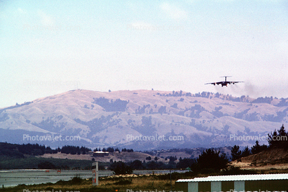 Lockheed C-141 StarLifter, Monterey Airport, California