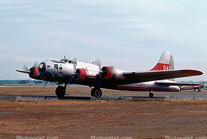 Boeing B-17 Flying fortress, Abbotsford Airport, Engines