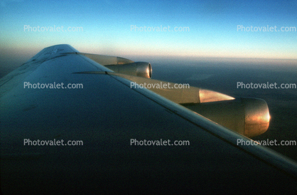 wing in flight, jet engines, KC-135 Stratotanker
