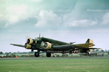 Junkers Ju-52, CASA 352L, IZEK