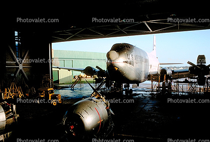 Douglas C-124 Globemaster, R-4360 Radial Piston Engines, Hangar, repair, MRO, January 1969, 1960s