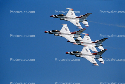 Diamond Formation of the USAF Thunderbirds, F-16 Fighting Falcon