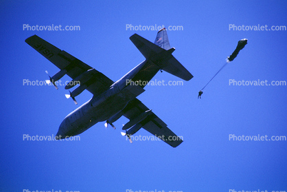 Lockheed C-130 Hercules, Parachuting