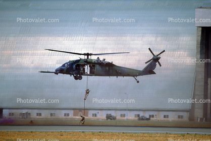 Sikorsky SH-60 Blackhawk, Troops hanging on, Moffett Field