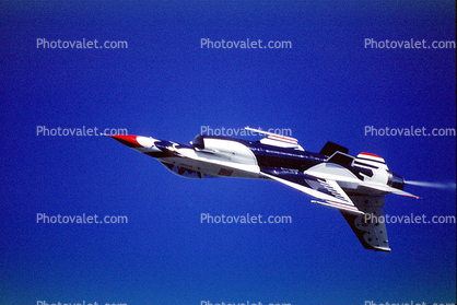 The USAF Thunderbirds upside-down