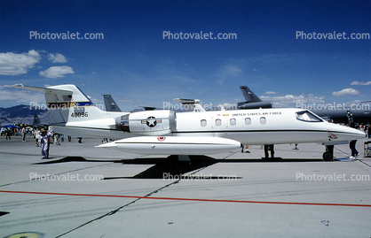 40096, C-21, wingtip fuel tanks