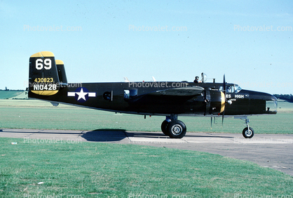 430823, N1042B, 69, North American B-25 Mitchell