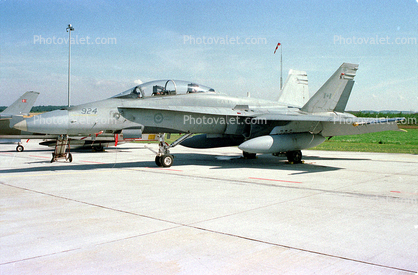924, F-18 Hornet
