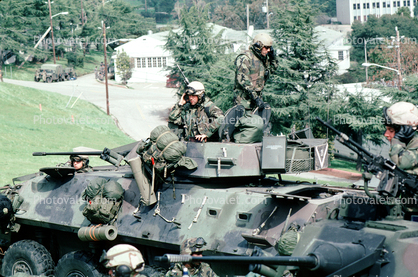LAV-25, Wheeled Tanks, canon, Light Armored Vehicle, eight-wheeled amphibious reconnaissance vehicle, Operation Kernel Blitz, urban warfare training