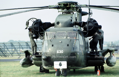 630, Sikorsky CH-53 Stallion, head-on