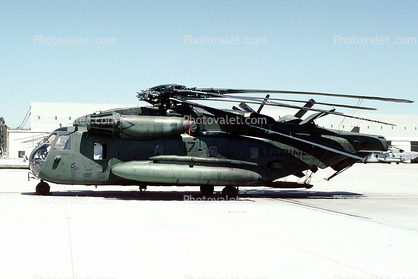 Sikorsky CH-53 Stallion, folded rotor blades