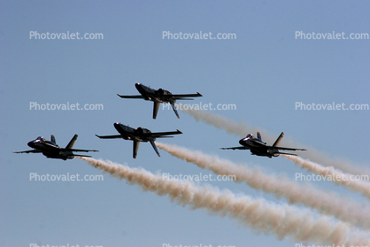 Blue Angels, McDonnell Douglas F-18 Hornet, United States Navy, USN, Smoke, flying upside-down, Smoke Trails