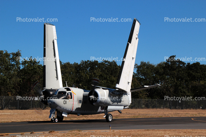 Grumman S-2 Trader, folded wings